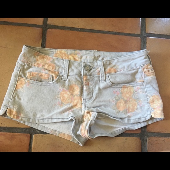 Floral jean shorts - Picture 1 of 1